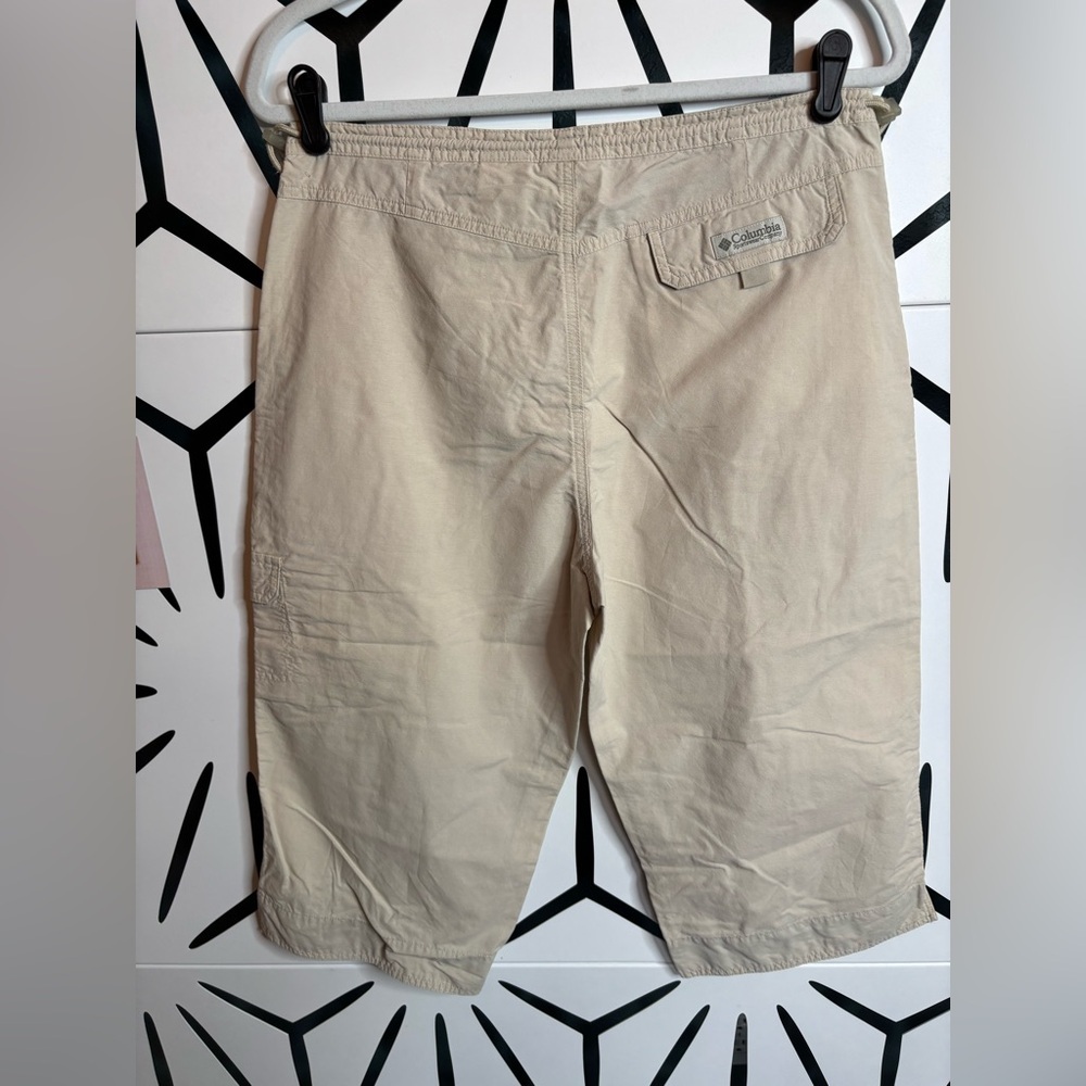 Columbia Women’s Khaki Cargo Capris – Size M - Picture 3 of 8